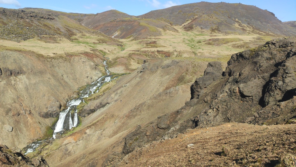 Szlak doliną Reykjadalur do gorącej rzeki Islandia
